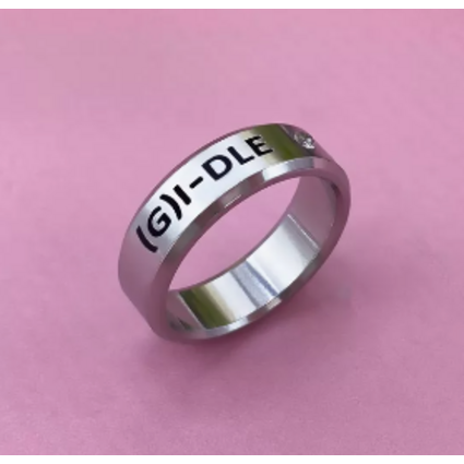 Кольцо (G)I-DLE со стразом серебряное