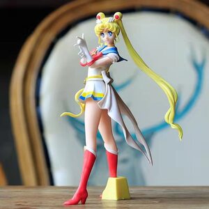 Фигурка Сейлор Мун с бантом (Sailor Moon) 23 см.